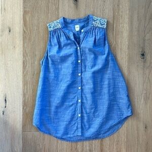 GAP Blue Sleeveless Embroidered Button Up Blouse Womens Small